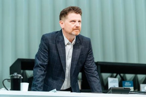 Reece Dinsdale: A Complete Biography of the Acclaimed British Actor and Director Reece Dinsdale